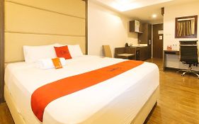 Reddoorz Premium @ West Avenue Quezon City